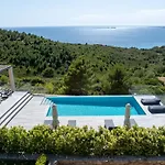Narcissos Villa *